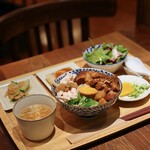騒豆花 新宿ミロード店 - 魯肉飯＋鶏肉飯