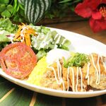 Hawaiian Cafe Mahou No Pankeki - フライドチキンライスボール　　　オリジナルチキンをカラッと揚げたサクサク食感。オーロラソースで味付けしています。