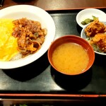 昭和食堂 - 注文は「まかない丼(980円)」と「唐揚げ(280円)」。丼だけじゃ足らないかな？というわけでの唐揚げ追加です。