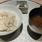 鉄板焼 ステーキ 北野坂 - 〆ガーリックライス＆赤出汁