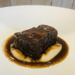 ヴェッキオ コンヴェンティーノ - ⑥ 総州三元豚バラ肉のバルサミコ煮、北海道産白インゲンのピュレ