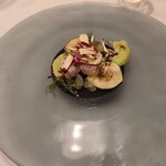 ジュエーメ - 秋田の鱧の炙り
      胡瓜のソースと焼ズッキーニ
      Bhutan産の松茸を添えて