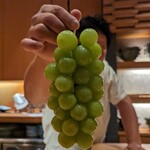 くずし 之助 - 北海道産秋刀魚の炭焼き シャインマスカットおろしに使ったシャインマスカット(コース料理 料理長おまかせ)