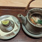 くずし 之助 - 土瓶蒸しのふたを開けたところ(コース料理 料理長おまかせ)