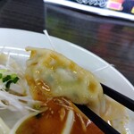 中華麺房 東龍 - 「特製タレ」をたっぷりつけてリフト⤴️これがまた美味♥