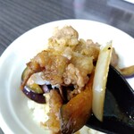 中華麺房 東龍 - 「アレンジ東龍飯❤️」をご飯と一緒に蓮華リフト⤴️　コレ❗うまっ〜〜〜〜〜❗❗(≧∇≦)b