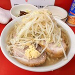 ラーメン二郎 - ラーメンを、注文、麺量半分、コールはニンニクスコシ