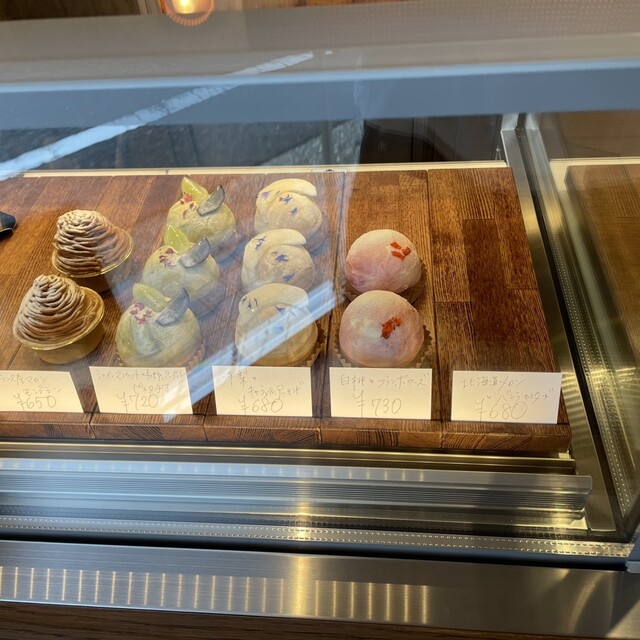 菓子 Patisserie Familiale 菓子 Patisserie Familiale PATISSERIE LA FAMILLE ATELIER FRAICHEUR