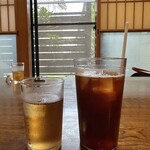 そば処割烹 浜菊 - お冷とアイスコーヒー