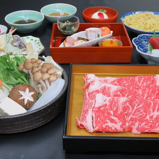 国産牛の柔らかな旨みとコクを味わう、贅沢しゃぶしゃぶ