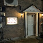 ヘネシー - 英国調の老舗のBARです。扉をあけるとカランコロンと昔懐かしいドアベルの音色が響きます！