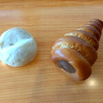Beagle Bakery - お米パン　160円/チョココロネ　160円