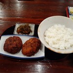 煮ぼうとうの國良 - ゼリーフライ2個100円と麦めし(小)150円