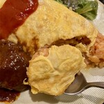 Kakureya Dainingu Nabeya - チキンライスの中には大きな鶏肉がゴロゴロ入ってます