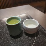 京都 八起庵 - 温かいお茶&お出汁がでてくる