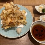 もり田 - 海老と野菜のかき揚げ　天汁でもよし、塩でもよし