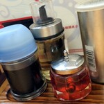 登龍門 - テーブルの調味料