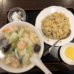 中華料理 華景園 - 海鮮麺とチャーハン　900円