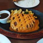 ボア・クレール - 料理写真:チェダーチーズソースハンバーグ