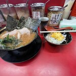 豚骨醤油ラーメン 王道家 - 