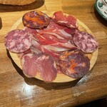 ラ・ルナ・ジェナ - 生ハムとサラミ。脂が甘くてうま杉。