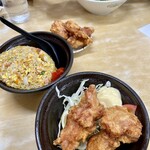 ひろっちゃん - 唐揚げ食い切れ無いので若いモンにやる(笑)