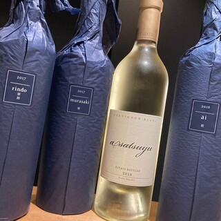 旨い鮨には旨い酒。希少なワインや全国の地酒は飲み逃しなく