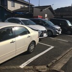 一九ラーメン 糟屋店 - 専用駐車場は狭めで しかも常に満車状態⁉︎