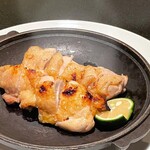 [Daisen Herb Chicken] Delicious and chewy chicken meat that goes well with alcoholic drinks.