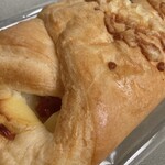 カフェ・ド・クリエ - ３種のチーズクロワッサンのアップ