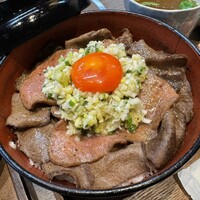 熟成焼肉 あらた - ネギ塩タンまみれ丼