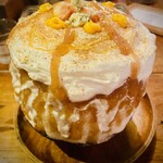 cafe12 - 「イチヂクとユーカリハチミツ&いつものチーズと少しのブルーチーズの山椒かけエスプーマ」。爆甘濃密イチヂクのジャム系ソースが普通のかき氷の軽く3倍くらい染み染み。いつものチーズがインパクト大の濃ゆい味