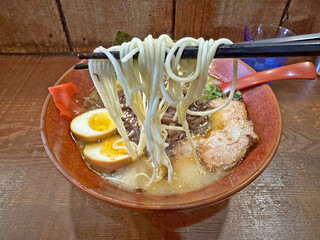 Waketa Gami - 博多ラーメンに近い自家製麺の細麺