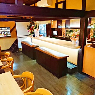 古民家を改装した寛ぎ空間で、大切な方と楽しい時間を。宴会にも