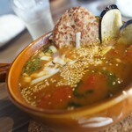札幌スープカレーBAR 暖 - トマトチーズハンバ〜〜〜〜グ