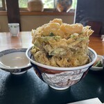 味匠 天宏 - 厚さ7〜8cmはあろうかというかき揚げ