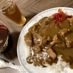 日進食堂 本店 - とろけるカレーに肉厚なカツがぴったり！