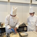 レストラン香味屋 - 小田倉光夫総料理長さん&助手の女性シェフさん