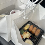 レストラン香味屋 - 2袋に分けてくれた