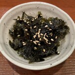 韓国食堂 入ル - お通し　海苔の佃煮