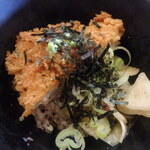 Tonkatsu Tarou - ごはんにトンカツ一切れ・漬物・葱・わさび・海苔を乗っけて・・・