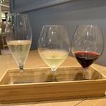 LIAISON - 左からシャンパーニュ　白ワイン① 赤ワイン① 