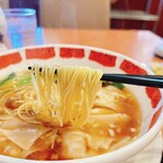 バーミヤン - 麺は柔らかめの細麺タイプ