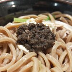 自家製麺つけ麺 紅葉 - 黒トリュフマヨは麺にまぶしながら