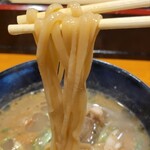 ラーメン 坊也哲 - つけ汁をまとわせて