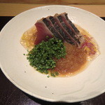 神保町 傳 - 鰹のタタキ　菊のゼリーとともに
      
      