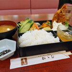 喫茶レストランかかし - 海老フライ弁当（みそ汁付き）