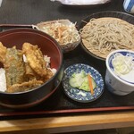 そば処 戸隠 - 天丼ランチ1,155円　周りのサラリーマンの注文が多かった　蕎麦は二八だと？思います