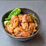 Tori Sumibi Jizake Matsumoto - 炭火薫る焼鳥丼。小さい丼物もご用意ございます。