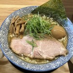 麺屋 つるる - 塩らー麺✨味付玉子トピ✨